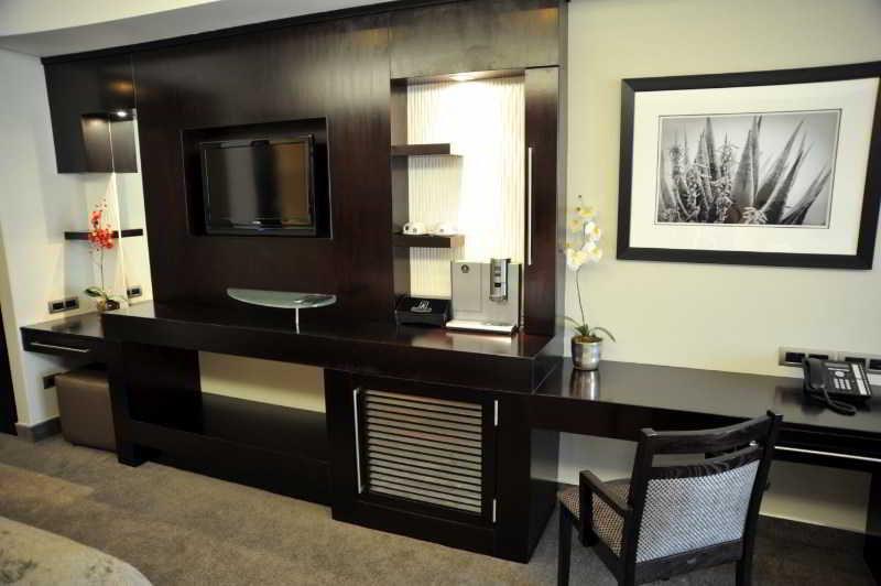 The Fairway Hotel, Spa & Golf Resort Randburg Extérieur photo