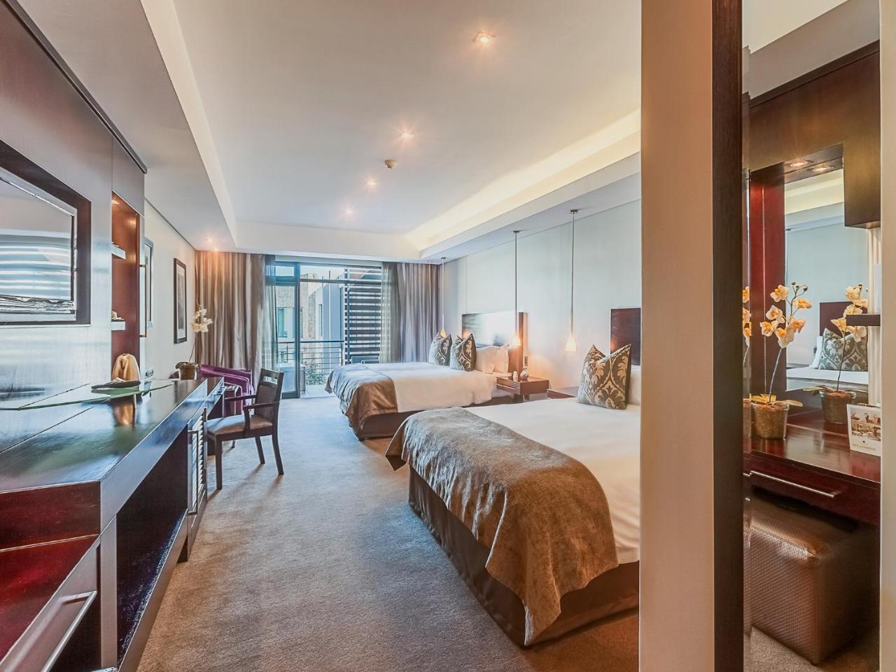The Fairway Hotel, Spa & Golf Resort Randburg Extérieur photo